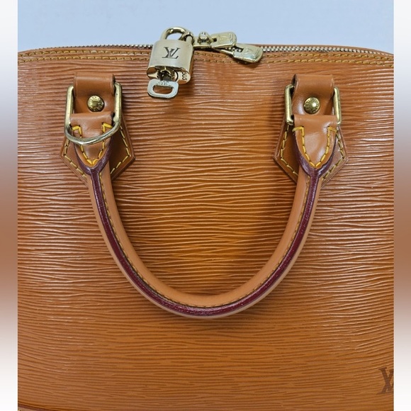 Louis Vuitton Epi Alma PM Duffle AR0927 with lock & key - Picture 3 of 10